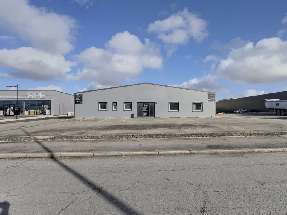 Local d’activité 300 m2   Bureau, atelier, espace pause   Disponible immédiatement